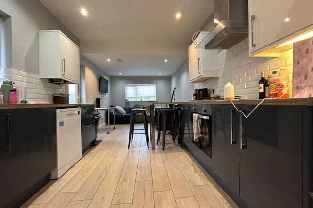 7-bed terraced on 62, Mackintosh Place, Cardiff, £3,710/mo