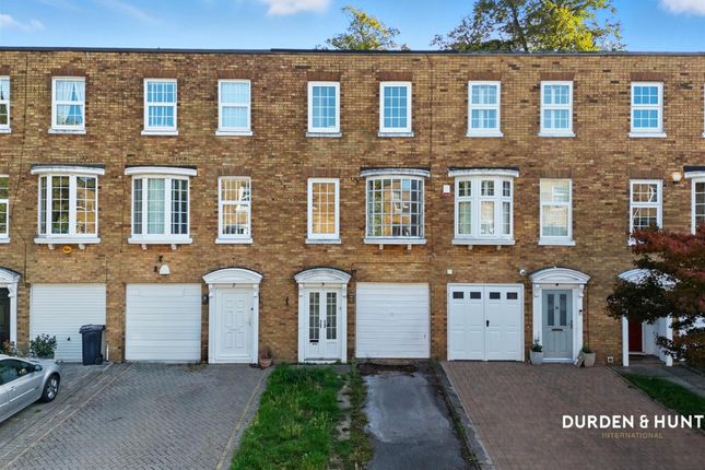 3-bed house on 3 Hawthorns, Woodford Green, £550,000