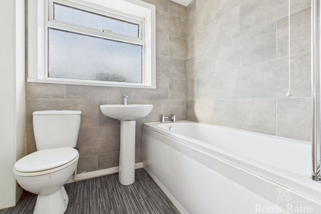 8, St. James Close, Hull photo 3