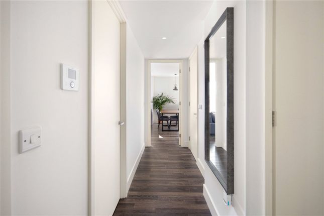 Flat to rent in Quartz Apartments, Moulding Lane, London