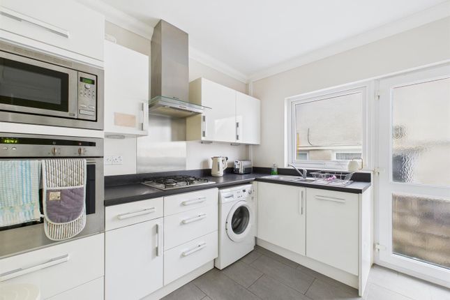 3, Ashgrove, Porthcawl photo 4