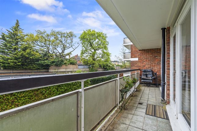 Flat 12, Embassy Lodge, Regents Park Road, London photo 2
