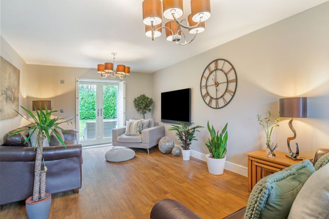 3 Merlin Close, Moreton-In-Marsh photo 2