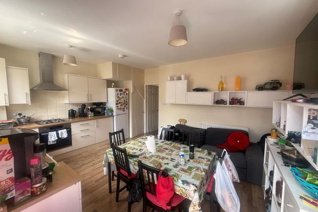 24, Thackeray Avenue, London photo 3