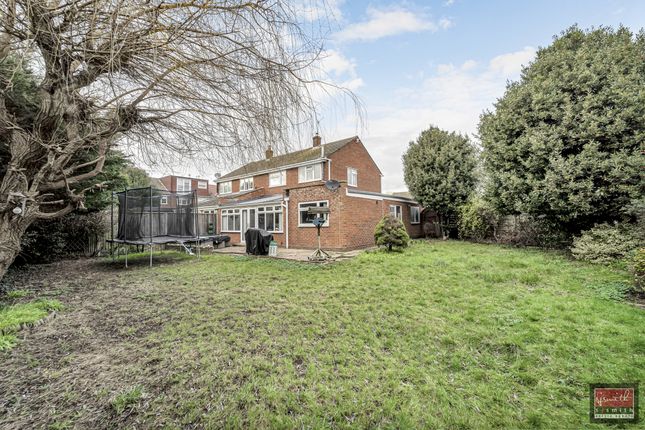 7, Howard Close, Sunbury-on-Thames photo 3