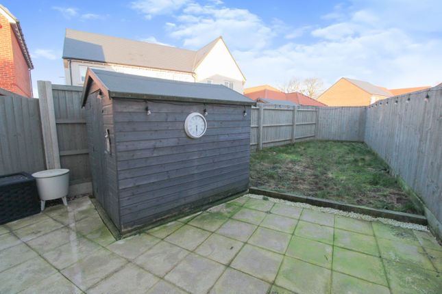 10, Oakhouse Close, Colchester photo 2