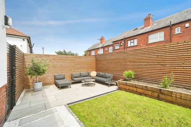 5, Harehills Park View, LEEDS photo 4