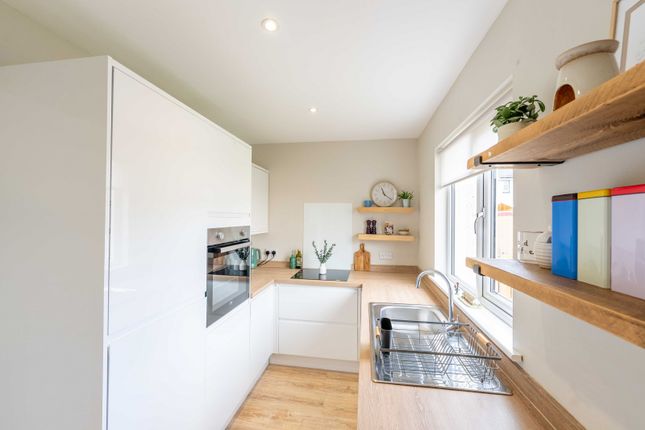 5 Easterwood Crescent, Glasgow photo 3