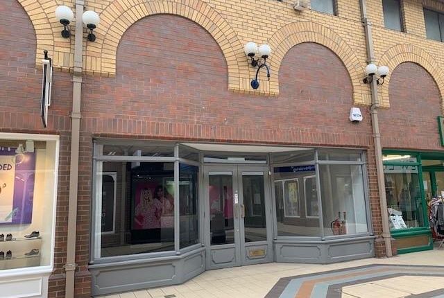 Thumbnail Retail premises to let in Prominent Well-Presented Shop Unit, Unit 7A, Bear Lanes Shopping Centre, Broad Street, Newtown