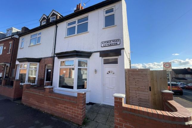 Thumbnail Semi-detached house for sale in Avenue Road Extension, Leicester