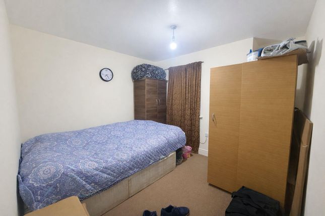 Flat 16, Sixpenny Court, Tanner Street, Barking photo 4