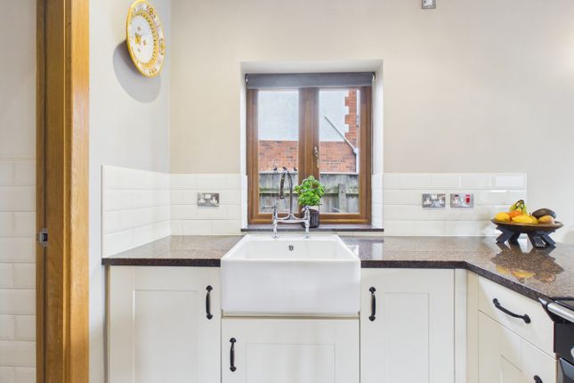 85, Newland Park, Hull photo 3