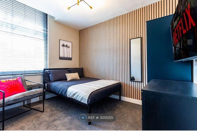 Studio flat on Royal Avenue, Scarborough, £800/mo