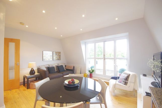 Flat for sale in Crescent Wood Road, London