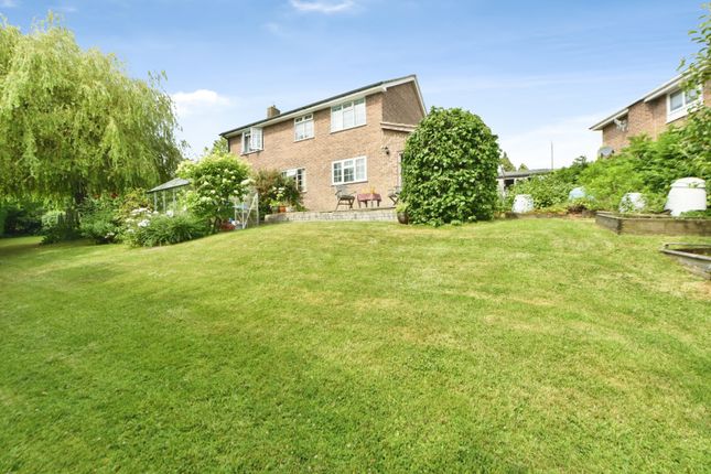 10, Meadow Close, High Peak photo 4