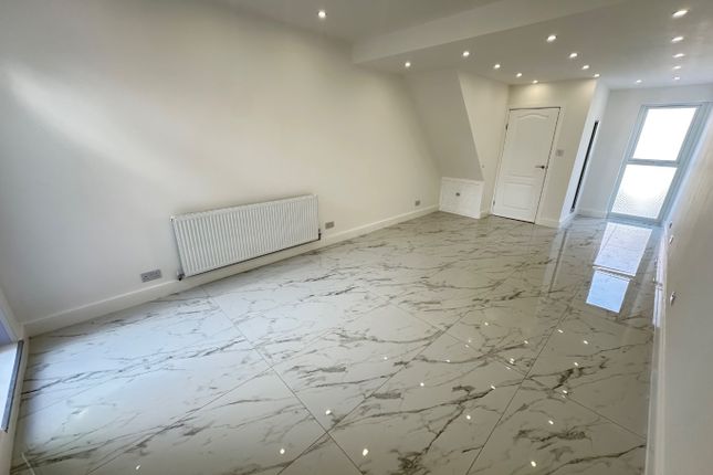 50 Ferndale Road, Luton, Bedfordshire photo 3