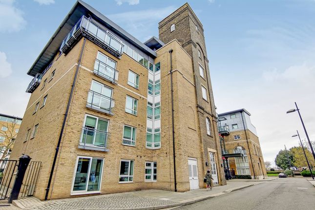 Flat for sale in Building 45, Woolwich Riverside, London