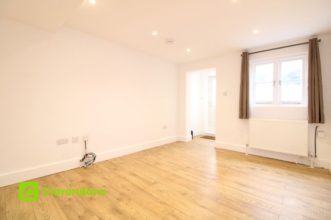 23, Redstone Hill, Redhill photo 4