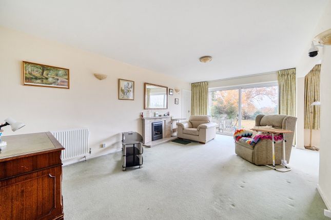 40, Hilland Rise, Headley photo 4