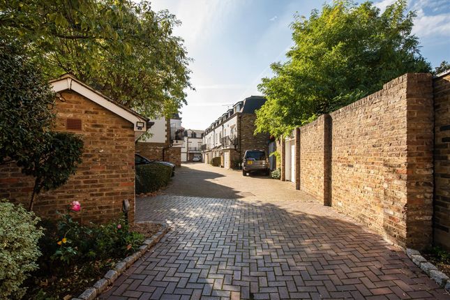 3, Watermans Mews, The Mall, London photo 3