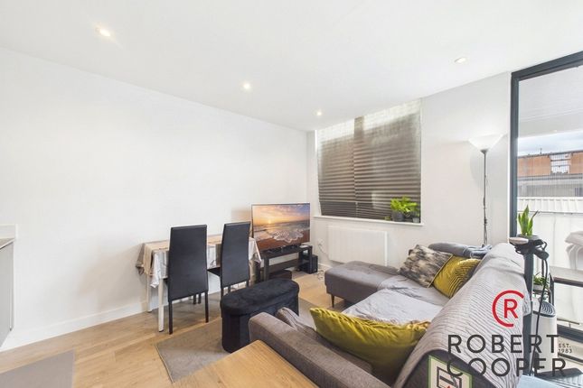 Flat 17 Solis, 260, Field End Road, Ruislip photo 2
