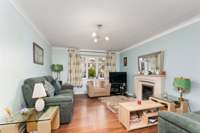 6, Glenfield, Livingston photo 3