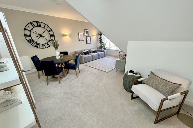 Flat 32 Renaissance, 2-4 Sandbanks Road, Poole photo 4