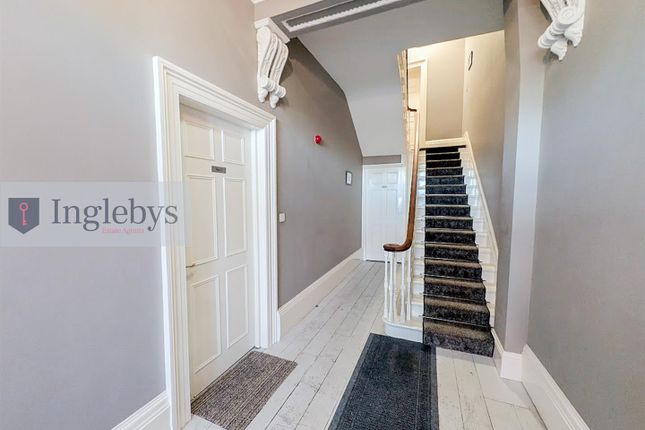 Flat 2, 2, Balmoral Terrace, Saltburn-By-The-Sea photo 4