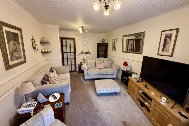 21, Lilac Close, Bordon photo 3