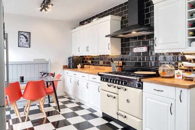 24, Leas Dale, London photo 4