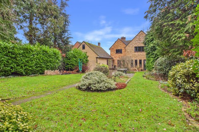 74, Holtspur Top Lane, Buckinghamshire photo 4