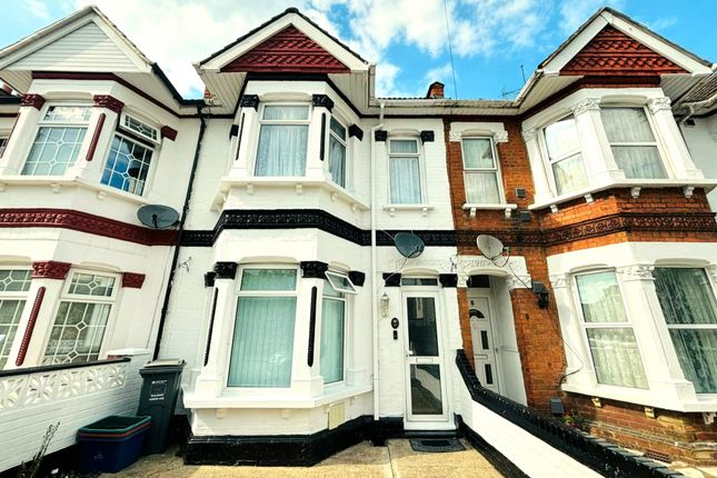 Terraced house for sale in Queens Road, Hounslow
