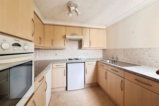 Flat 56, 18, Horn Cross Road, Devon photo 3
