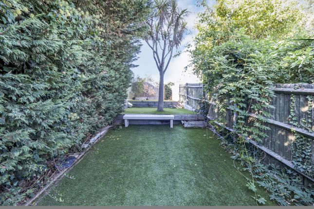 12, Collindale Avenue, Erith photo 2