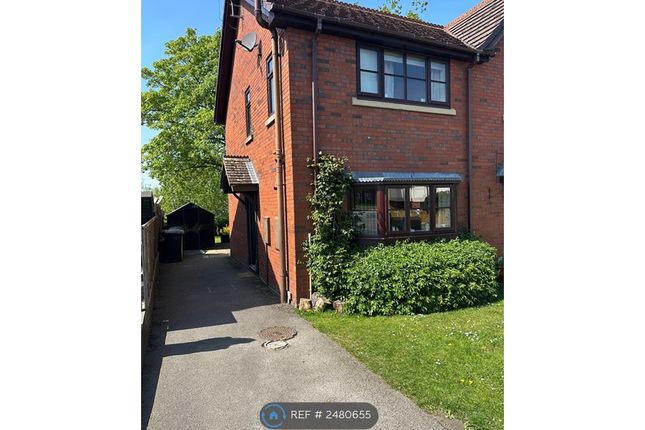 Quiet Spot, Driveway With Parking For 2 Cars