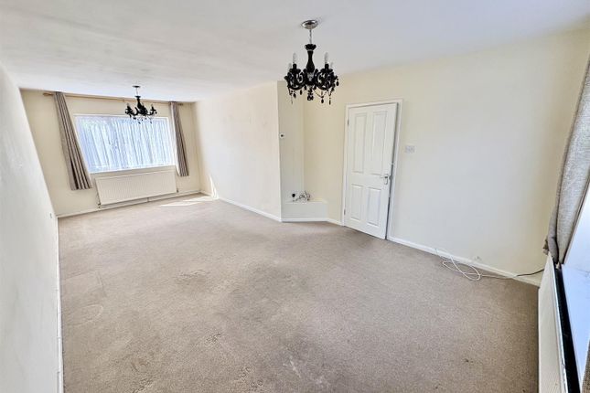 12, Mannington Park, Swindon photo 2