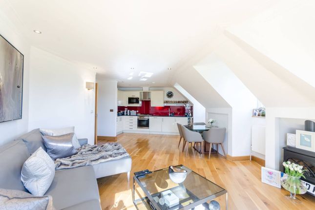 Thumbnail Flat to rent in Village Road, Bush Hill Park, Enfield