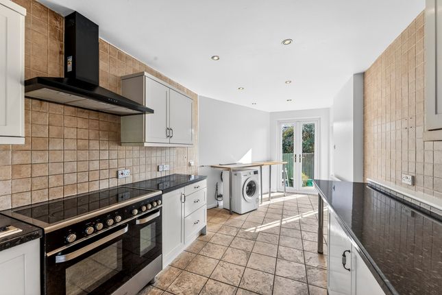 31, Thurleston Avenue, Morden photo 2