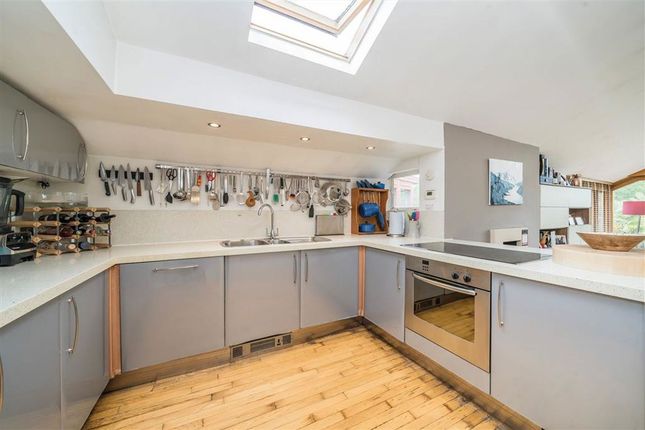 16, The Island, Thames Ditton photo 3