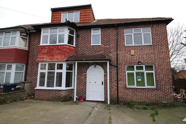 11, Quantock Gardens, London photo 5