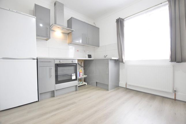 First Floor Flat 108 Holland Road, London, London photo 3