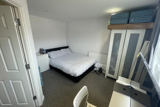 Room 1, 14, Warren Road, Winchester photo 2