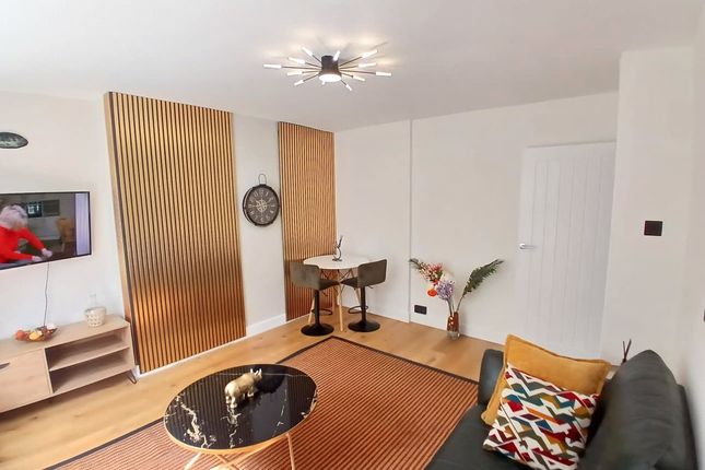 Flat 14, Moira House,, Gosling Way, London photo 3