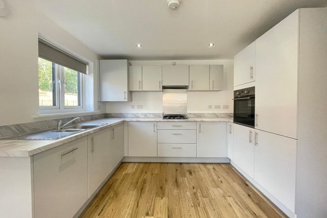 12, Quarry Drive, Leeds photo 2