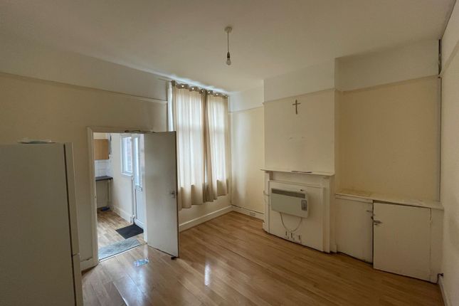 43a The Broadway, Southall photo 2