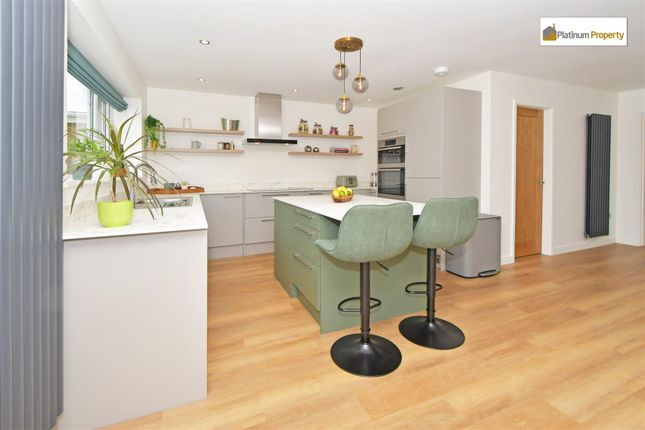 12, Marsh View, Stoke-On-Trent photo 3