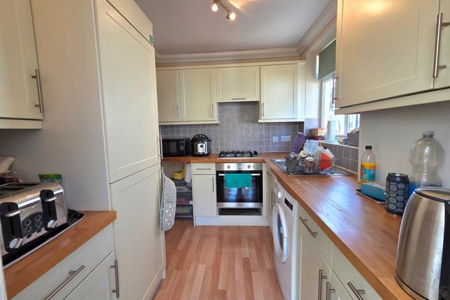 32, GOSPORT photo 3