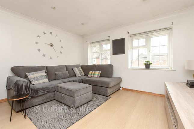 4, Cheviot Walk, Crawley photo 3
