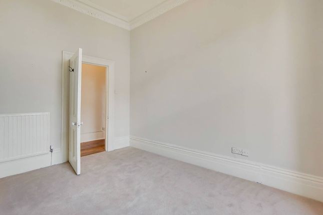 Flat for sale in Elgin Crescent, Notting Hill Gate, London