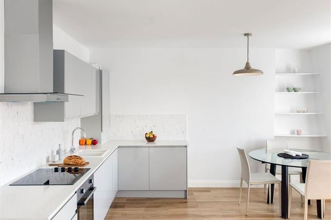 Studio flat on Callow Street, London, £3,500/mo